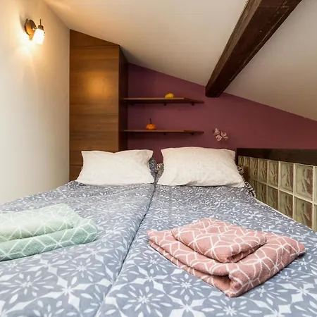 Gorgeous Loft In Perfect Location! Apartment